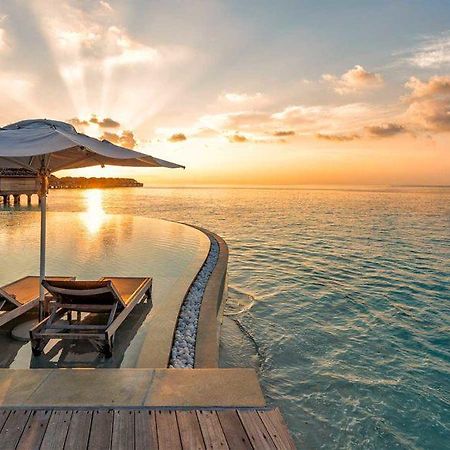 Hurawalhi Island Resort Exterior photo